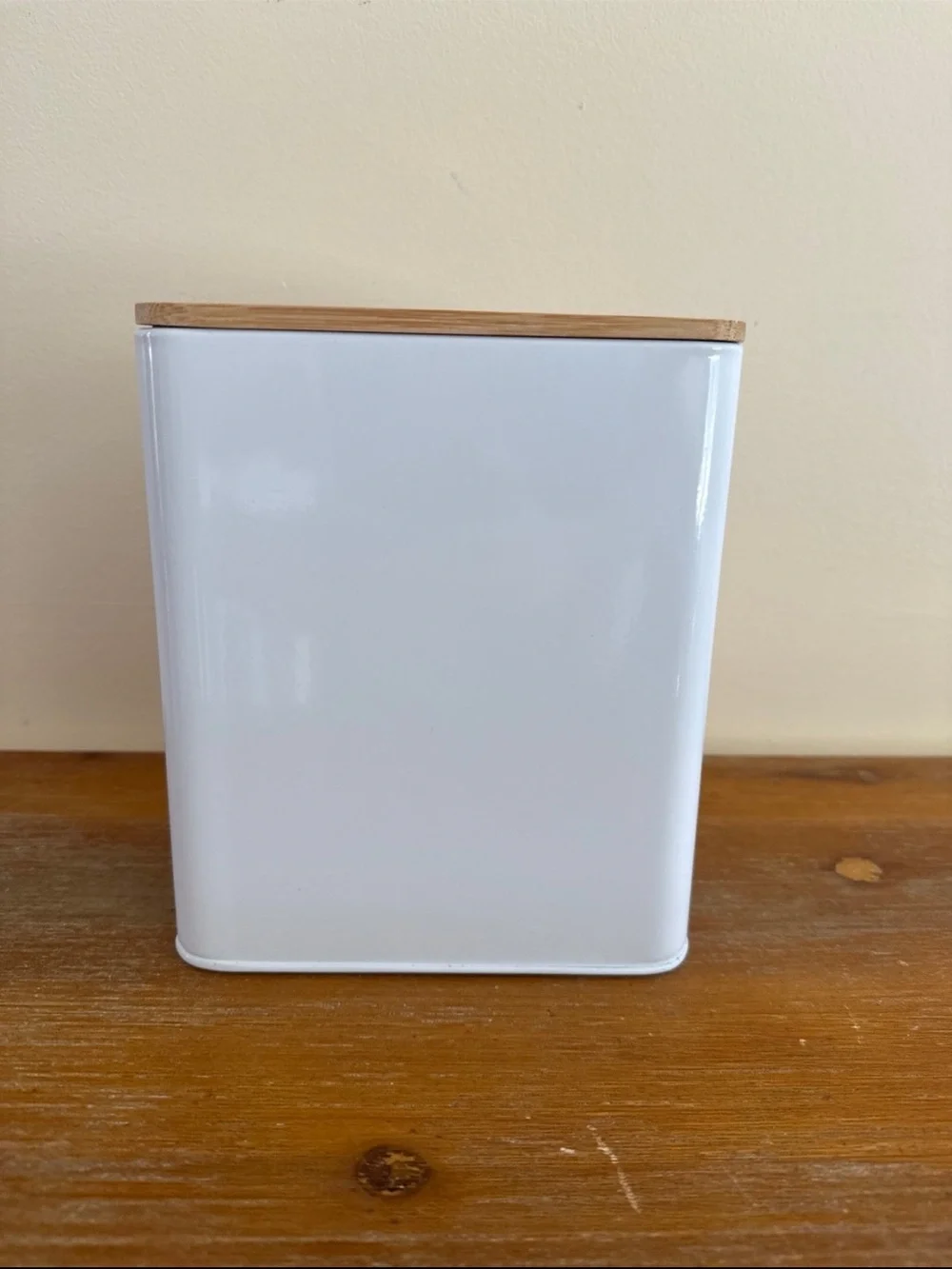 BN dog treat tin